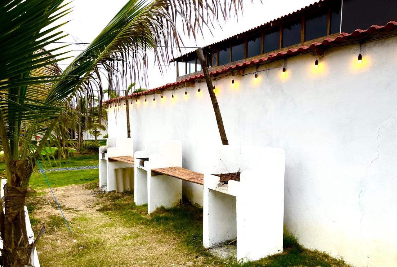Hotel Hostal Tropicoco Playas Esterno foto